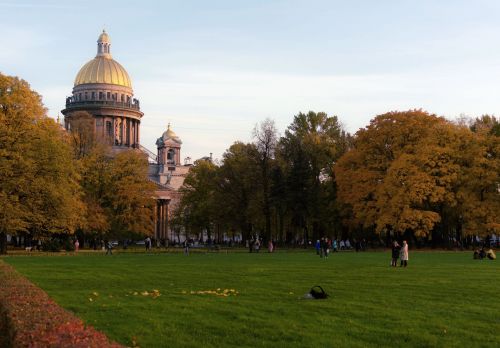 Where to Go in St. Petersburg in Autumn: Theater, Concerts, and Exhibitions