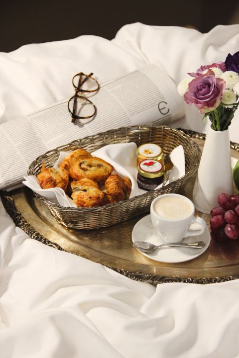 Room service (24-hour room service)